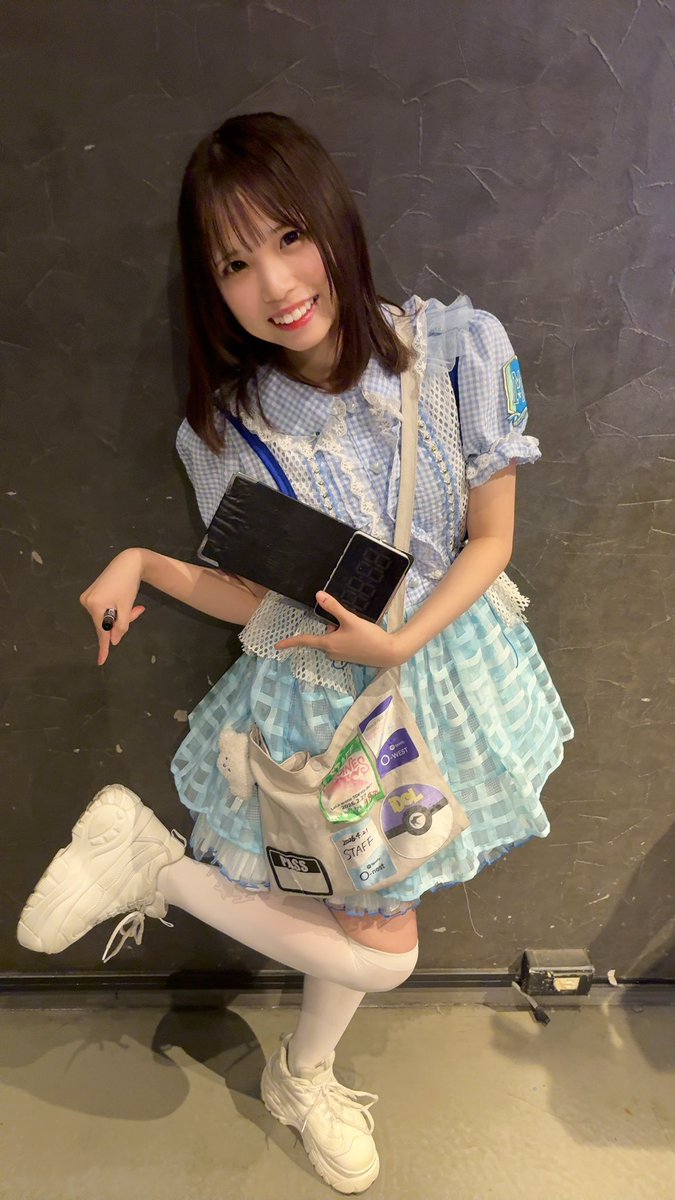 _ta_oimo_07's tweet photo. 私物サインどこがいいかな。
靴っ！
なるほど。🤣🤣 https://t.co/HdTbact7mT