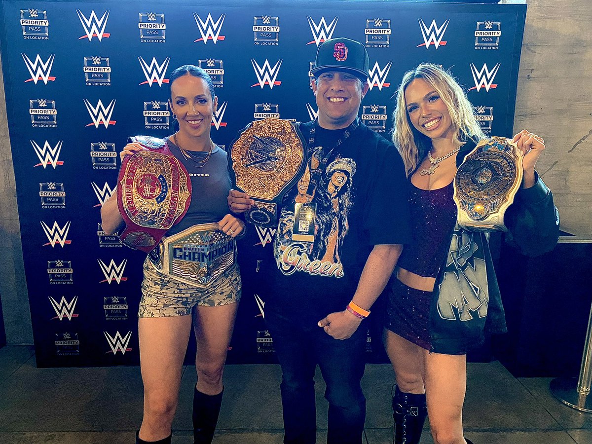 krisjaus's tweet photo. Wishing a speedy recovery to my favorite @wwe superstar @ImChelseaGreen! The superstar I’ve met more than any other https://t.co/K6CuKcEUa1