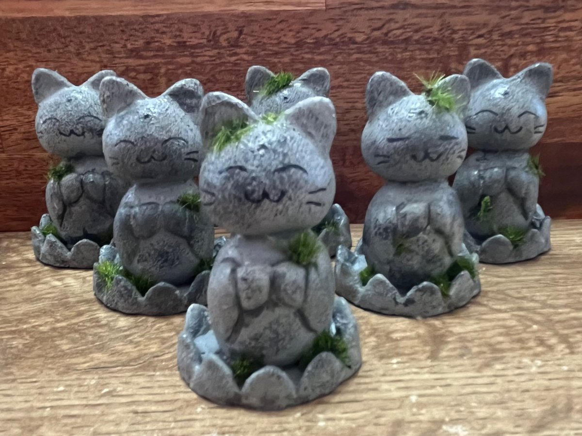 YUpunks's tweet photo. 2人展開催中です。遊びに来てね！
会場の猫の額さん、木曜は普段は店休日ですがGW絡みで明日も営業しています。

2026年5月1日（金）～5月13日（水）
高円寺猫の額
菅野ゆう&amp; 黒猫屋Shinobu２人展
「ニャーソロジー〜猫神様降臨！〜」 https://t.co/zGFYPgAsYs