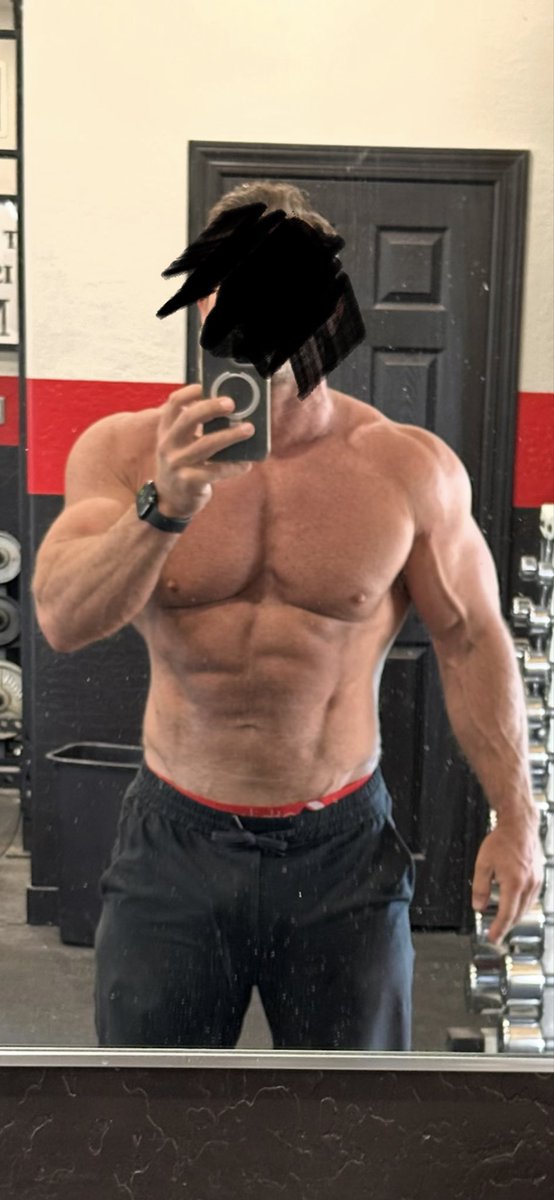 doubleJ200's tweet photo. 15 months apart. Reta helped me lose 42lbs (5 months) and then gain 35lb (10 months) with very little if any fat. Whatever you think it is, it’s better! My bloodwork looks better than it has in a decade. Been on test for 15+ years (I get bloodwork at least 3x a year). If you’re considering Reta, just go for it! Im 47 yrs old. You can do it!