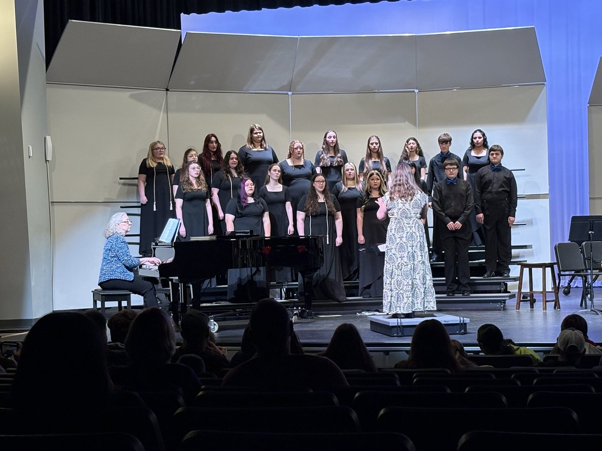 R7principal's tweet photo. A great night celebrating the talent and hard work of our Spring Choir & Band Concert! Students showcased incredible performances, followed by an awards presentation recognizing their achievements throughout the year. We also honored our senior band and choir members for their dedication, leadership, and lasting impact on the program. Congratulations to all! 🎶🎺🎤