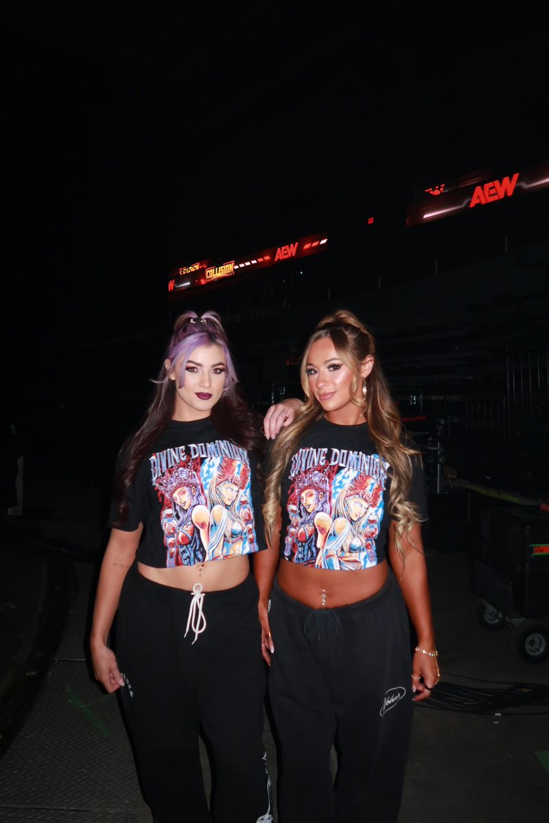 meganbayne's tweet image. Wanna look as DIVINE ✨ as your @aew women’s tag team champs? ShopAEW.com ,buy our shirt,  and #BOWDOWN

shopaew.com/en-us/products…

#DivineDominion 🖤🔥⚡️🪽