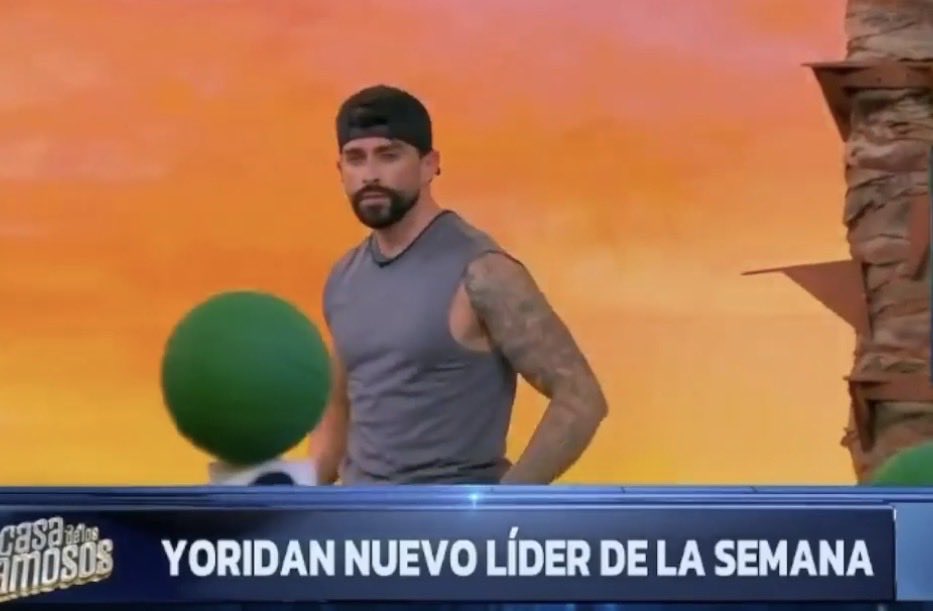 Jh713s's tweet photo. Como no logró ganar en la primera ronda lo volvieron a repetir para que ahora si ganara y curiosamente gana el líder en el verde 🤬 #LCDLF6 https://t.co/QBQ2CmlEXy