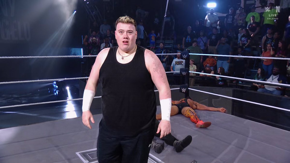 fabien_fichaux's tweet image. Le show se termine avec Mason Rook envoyant un message à Tony et Tavion #WWENXT