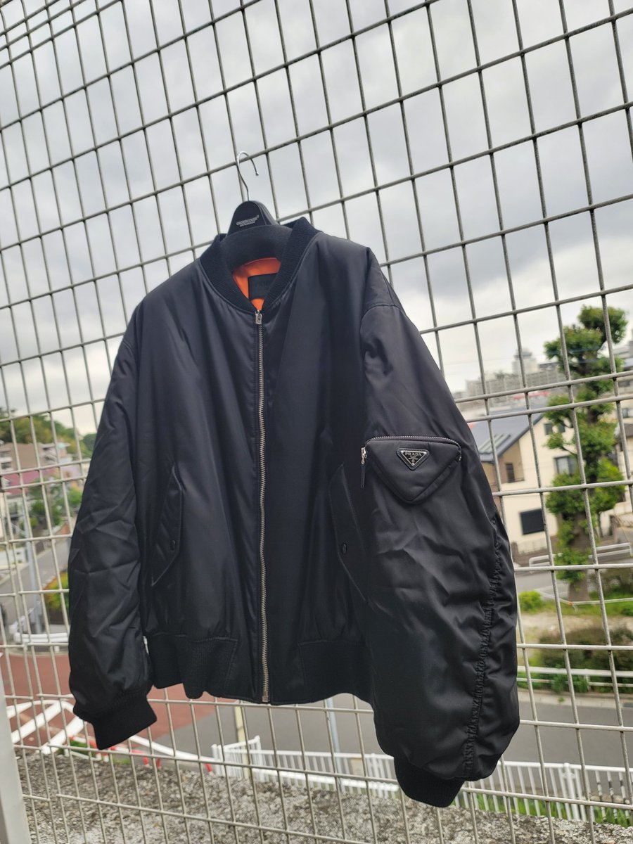 ようやく念願が叶いPRADAのボンバージャケットを購入しました