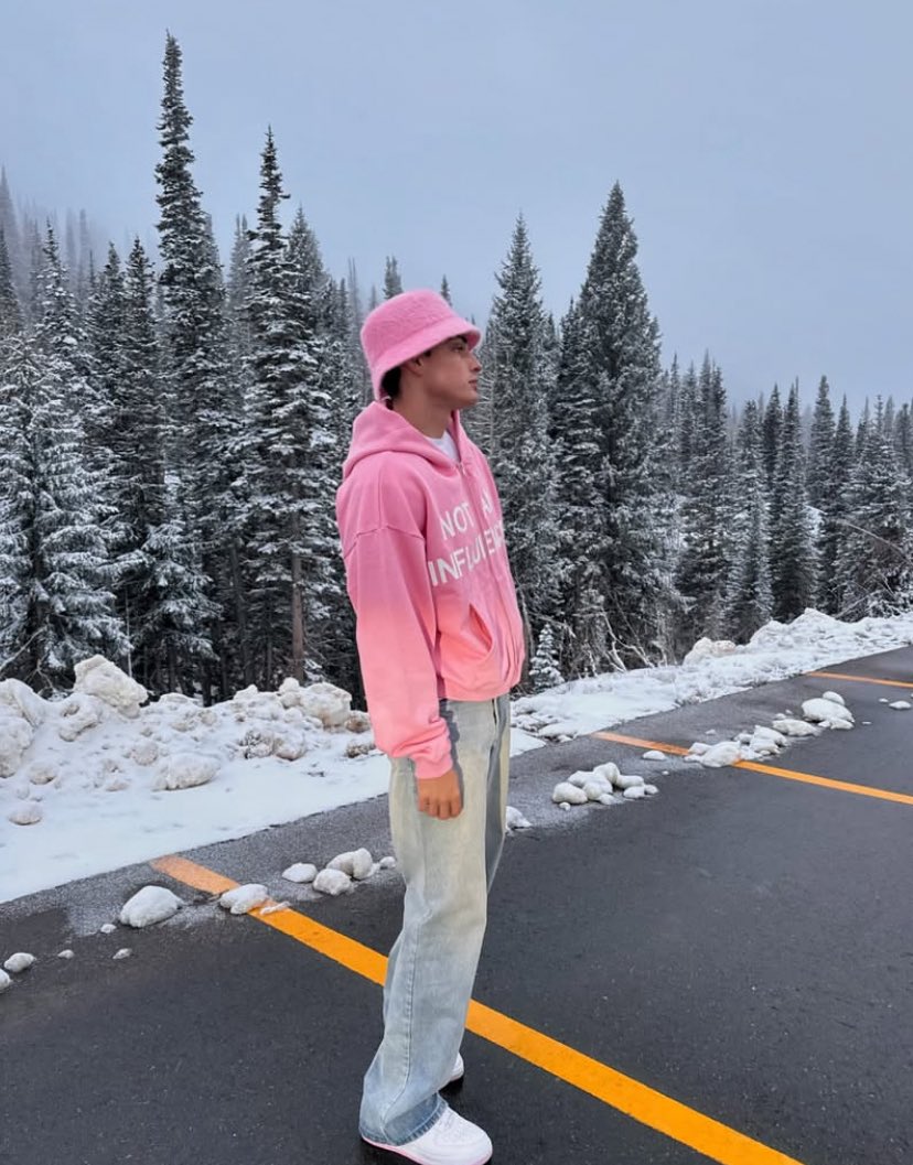 Johnydw5's tweet photo. 👀 https://t.co/p5lyQmEdsD