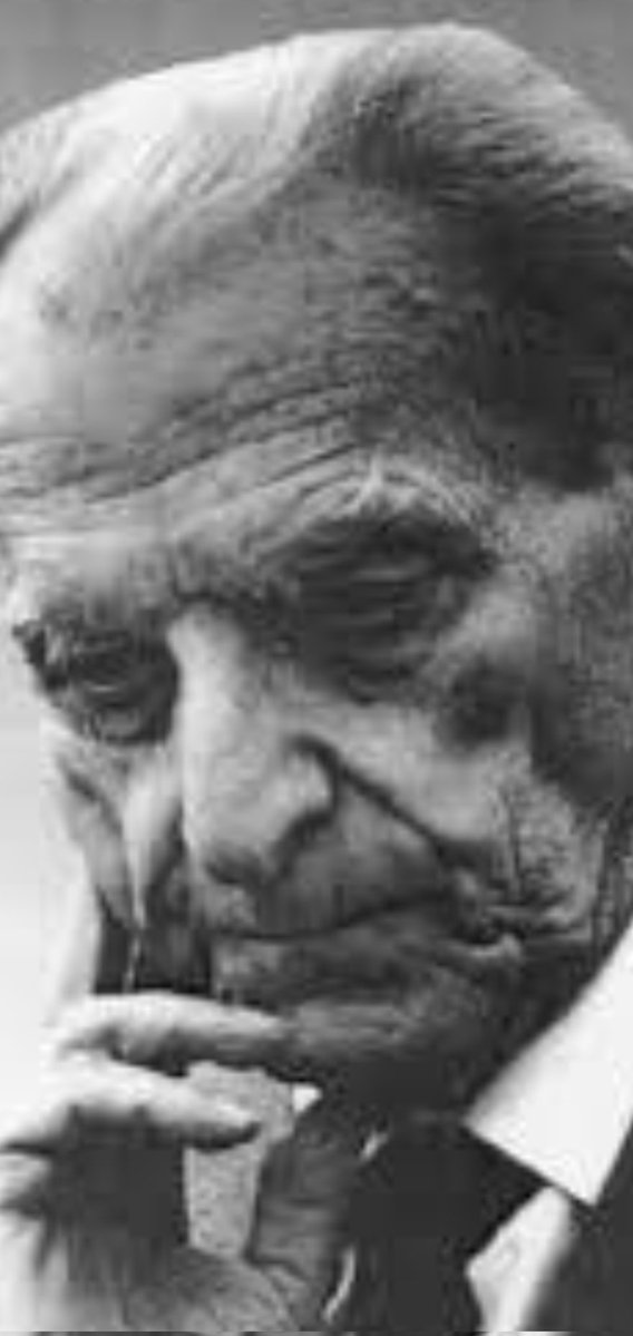 Norberto Bobbio y el Positivismo Jurídico

Norberto Bobbio (1909-2004) es uno de los autores que mejor clarificó el concepto de positivismo jurídico, que suele usarse de forma ambigua.
 Su principal aporte es distinguir tres sentidos que no necesariamente van juntos:

1.