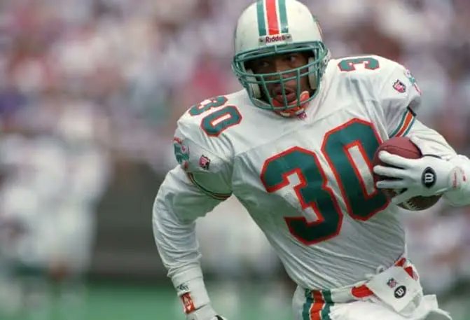 WBizz1's tweet photo. @MLFootball @REFLOG18 @Gbush91 @brownsfanuk @NickPedone12 @KingOfPhinland @nyjetsfansonly @twotonefanatics @BradHensonPro @RaidersBeat @TheDougRush Bernie Parmalee! https://t.co/TyLGjbCxJP