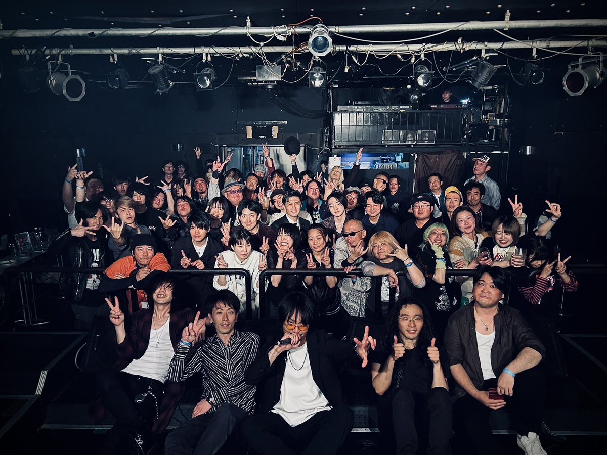 喉 tweet media