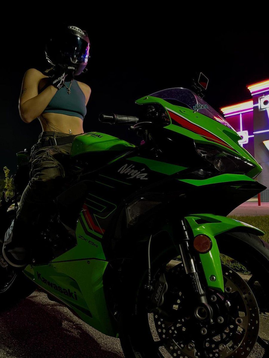 xーgirl Kawasaki Ninja ZX-6R #BikerGirl