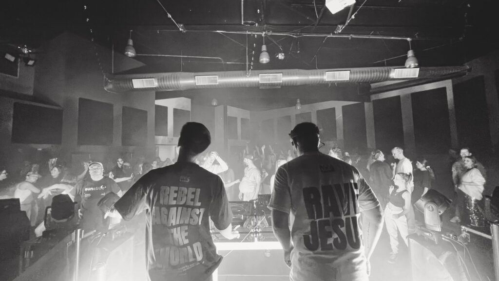 DJAshleyKeswick's tweet image. Rave Jesus Drops "Rave Revival" and Announces 22-Date North American Tour buff.ly/lZ8l7Ok #NewMusic