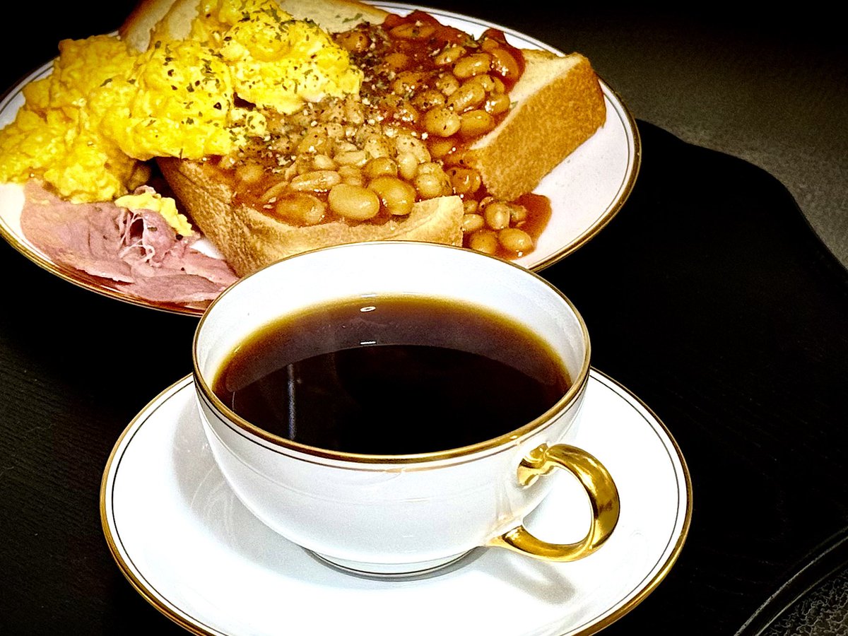 連休最終日の朝餉はビーンズオントーストとコーヒー