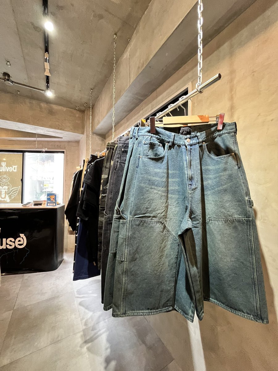 deviluse Flag Store tweet media