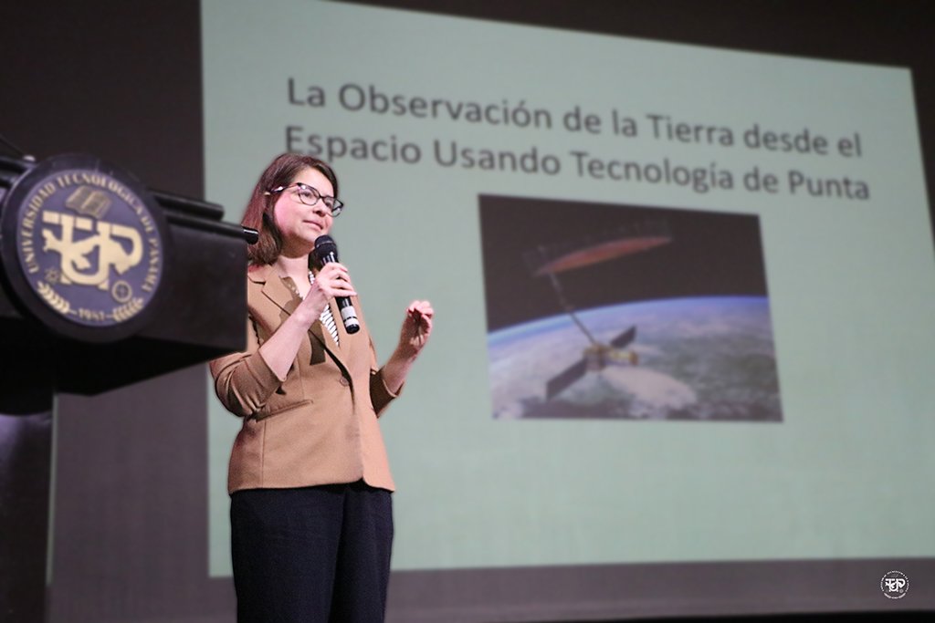 utppanama's tweet photo. 🚀Un lleno total registró el evento organizado por la UTP y la Embajada de los Estados Unidos en Panamá, titulado “Aplicaciones de la Ingeniería y la Tecnología en el Espacio”, a cargo de la doctora Naiara Pinto, científica de la NASA🛰.
#utppanama @NASA @DRI_UTP https://t.co/IVUvU9ouVD
