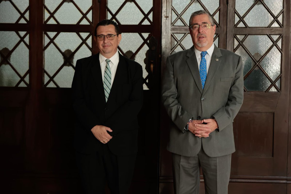 NeidaSolis_'s tweet photo. Después de 8 años, se le terminó el tiempo a Consuelo Porras. 

➡️El Presidente Arévalo eligió a Gabriel Estuardo Garcia Luna como Fiscal General y Jefe del @MPguatemala 

Luna, tendrá la tarea de recuperar la credibilidad y confianza del MP. https://t.co/ww1Of3JYe1