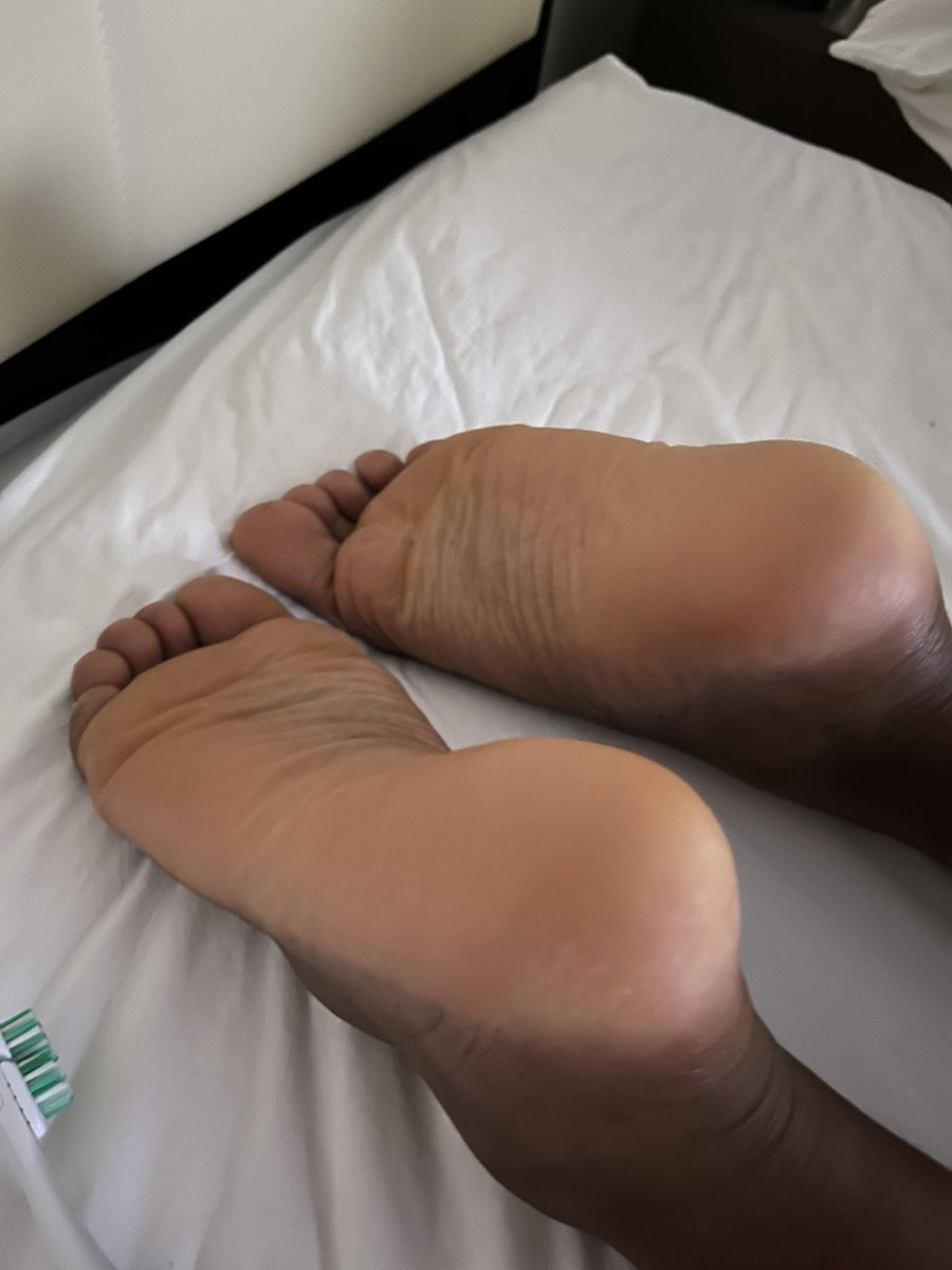 superticklish26's tweet photo. Fun times last Friday night 👣 https://t.co/azc5gB3L9O