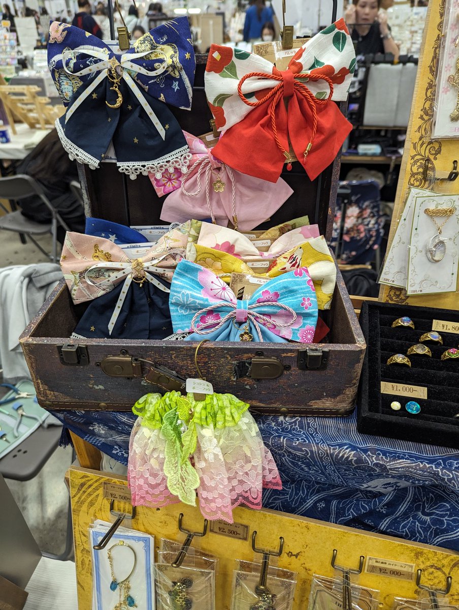 crescent_tree's tweet photo. #arteVarie

レースのシュシュやリボンバレッタ、ポニーフック等を追加しました！ https://t.co/GLWW4eNYRZ