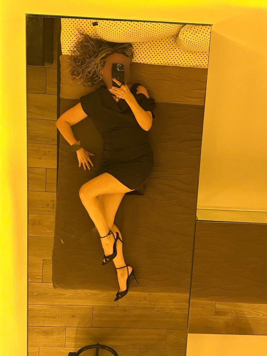 PamyJoeMty's tweet photo. El efecto de un espejo en el techo🔥🔥🔥🔥 Se les antoja?😈😈😈 #hotwife #hotwiferegia #feelinghot https://t.co/UaF7cTy4jX