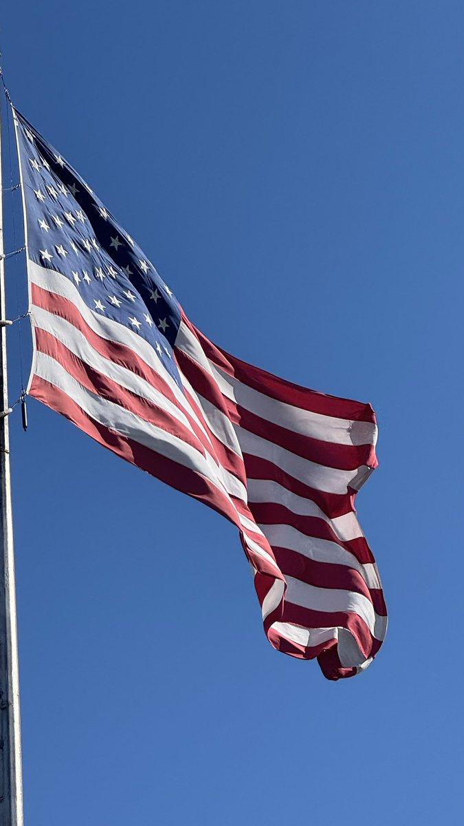 AmericanRaptor5's tweet photo. OH Say, can you see
By the dawn's early light
What so proudly we hailed
At the twilight's last gleaming?
Whose broad stripes and bright stars
Through the perilous fight
O'er the ramparts we watched
Were so gallantly, yeah, streaming?
And the rockets' red glare
The bombs bursting in air
Gave proof through the night
That our flag was still there
O say, does that star-spangled banner yet wave
O'er the land of the free and the home of the brave🇺🇸🇺🇸🇺🇸