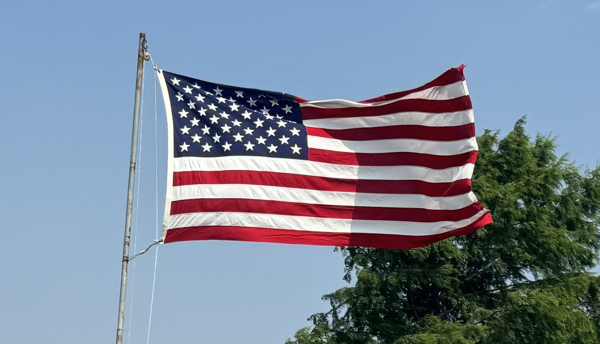 AmericanRaptor5's tweet photo. OH Say, can you see
By the dawn's early light
What so proudly we hailed
At the twilight's last gleaming?
Whose broad stripes and bright stars
Through the perilous fight
O'er the ramparts we watched
Were so gallantly, yeah, streaming?
And the rockets' red glare
The bombs bursting in air
Gave proof through the night
That our flag was still there
O say, does that star-spangled banner yet wave
O'er the land of the free and the home of the brave🇺🇸🇺🇸🇺🇸