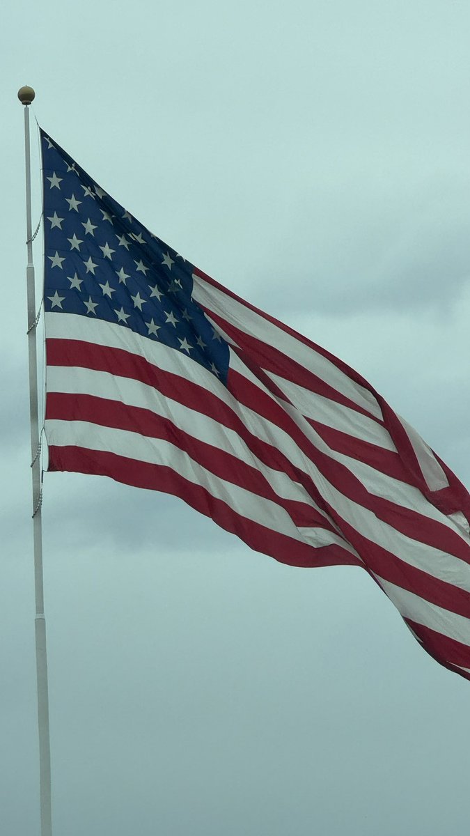 AmericanRaptor5's tweet photo. OH Say, can you see
By the dawn's early light
What so proudly we hailed
At the twilight's last gleaming?
Whose broad stripes and bright stars
Through the perilous fight
O'er the ramparts we watched
Were so gallantly, yeah, streaming?
And the rockets' red glare
The bombs bursting in air
Gave proof through the night
That our flag was still there
O say, does that star-spangled banner yet wave
O'er the land of the free and the home of the brave🇺🇸🇺🇸🇺🇸