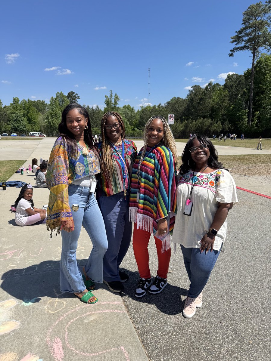 GullattES1's tweet photo. “Culture Counts” There’s no limit when we honor diversity. ⭐️ Celebrate Hispanic Culture. #TeacherAppreciationWeek #Tuesday https://t.co/uHPIO2jycG
