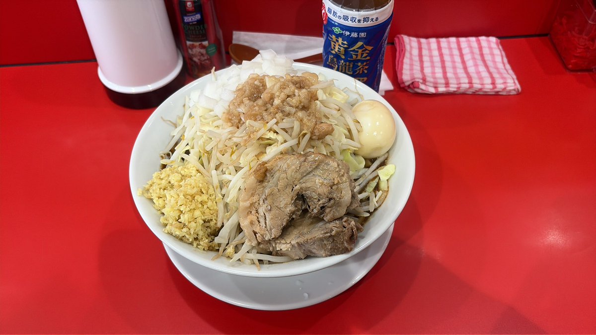 takaitac's tweet photo. 新メニューって事で来た
ラーメンノックアウト花畑店
GWは出不精の為大人しくライブに行ったくらい😋
なかなか出掛けるのも気合いと覚悟がいる
美味しいラーメンでGWを締め括ろう
ソースの酸味と相まって美味い
美味しかったです。ご馳走様でした。 https://t.co/aWG1gRYZ9T