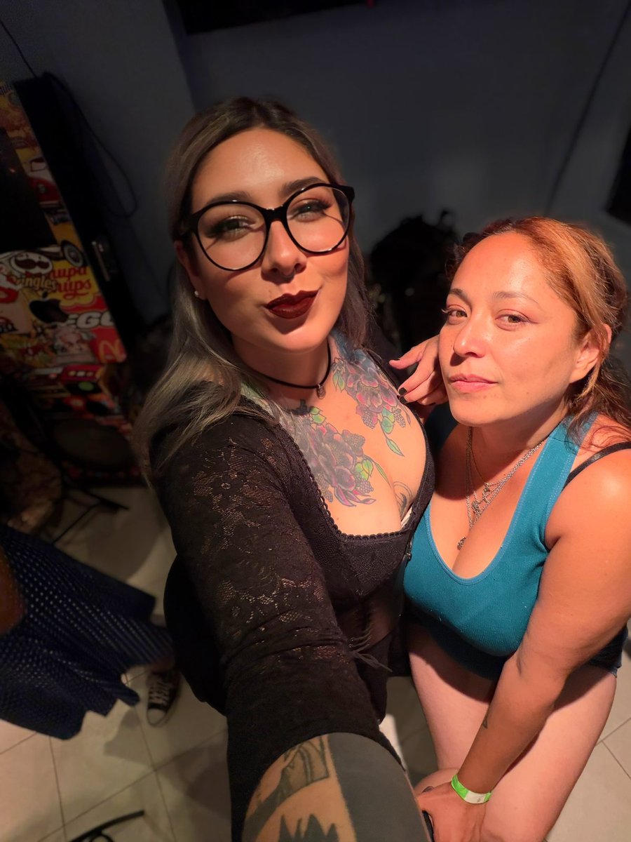 Las selfies de la patachanga con las hermosas <a href="/CinthiaMistress/">Mistress Cinthia Morgan</a> <a href="/PatitasLau17/">Lau Patitas Suaves</a>  <a href="/Marcia_Anaaaaa/">Marcia Ana</a> y <a href="/EsmeraldaPies/">Miel Esmeralda Vilaflor</a> 🖤 #feetqueens #fetish