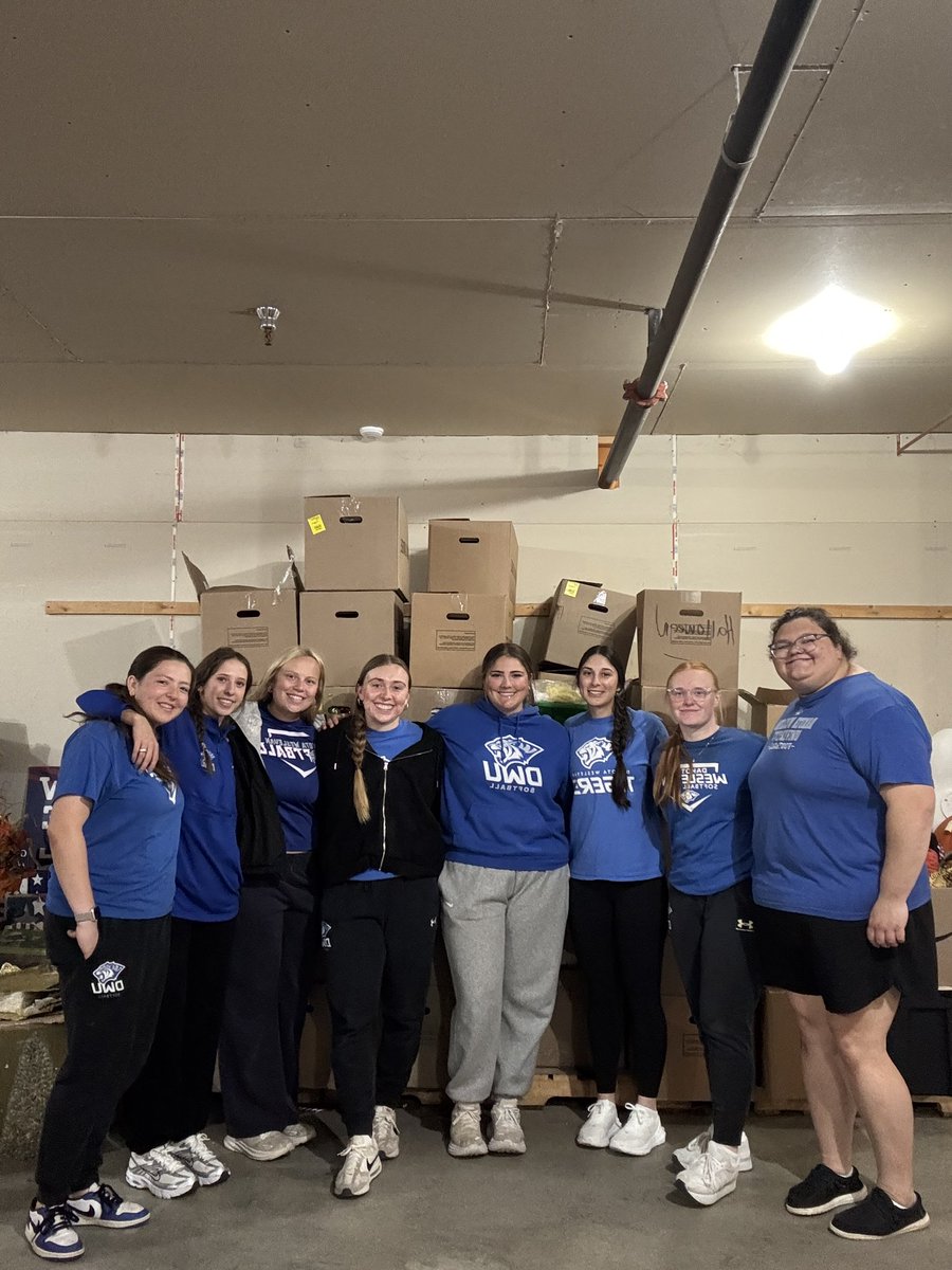 DWUSoftball's tweet photo. Today we were able to go into the Mitchell Community and give back to the people that continuously give so much to us! From cleaning up the Cadwell Park Fields to organizing the Salvation Army’s Storage Room, we are grateful to give back! #dwucares #serviceday #dwusoftball https://t.co/HwIyK1Eh3K
