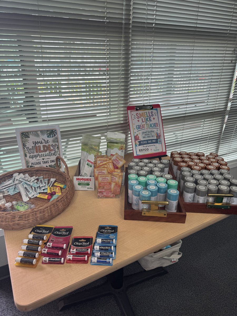 ESTCOenterpris1's tweet photo. Thank you #Hume for making our teachers feel appreciated !

#teachers #teacherappreciationweek @humesuprnatural @BonsallUSD @Hosh_Taylor @FuseItTape @flowers_designs https://t.co/dYfuIOriiZ