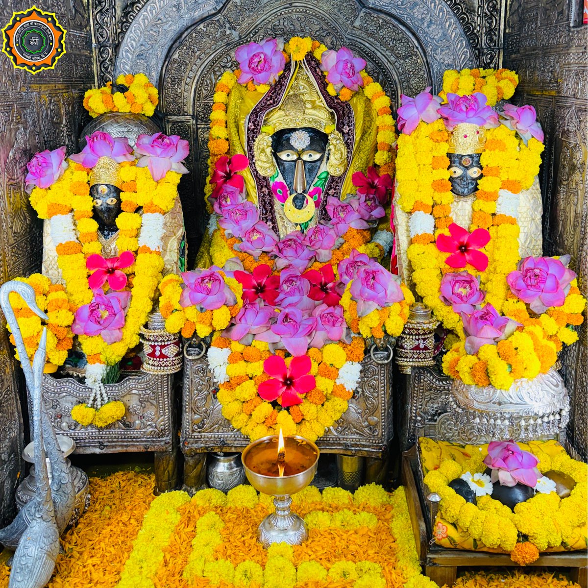 श्रृंगार दर्शन ।।
॥ ॐ ह्लीं बगलामुखी सर्व दुष्टानां वाचं मुखं पदं स्तंम्भय जिव्हां कीलय बुद्धिं विनाशय ह्लीं ॐ स्वाहा ॥ 👣जय माँ बगलामुखी जी 👣🌹आज के अलौकिक दर्शन🌹 6th May 2026 ✨Mahant Shri Rajat Giri ji ✨