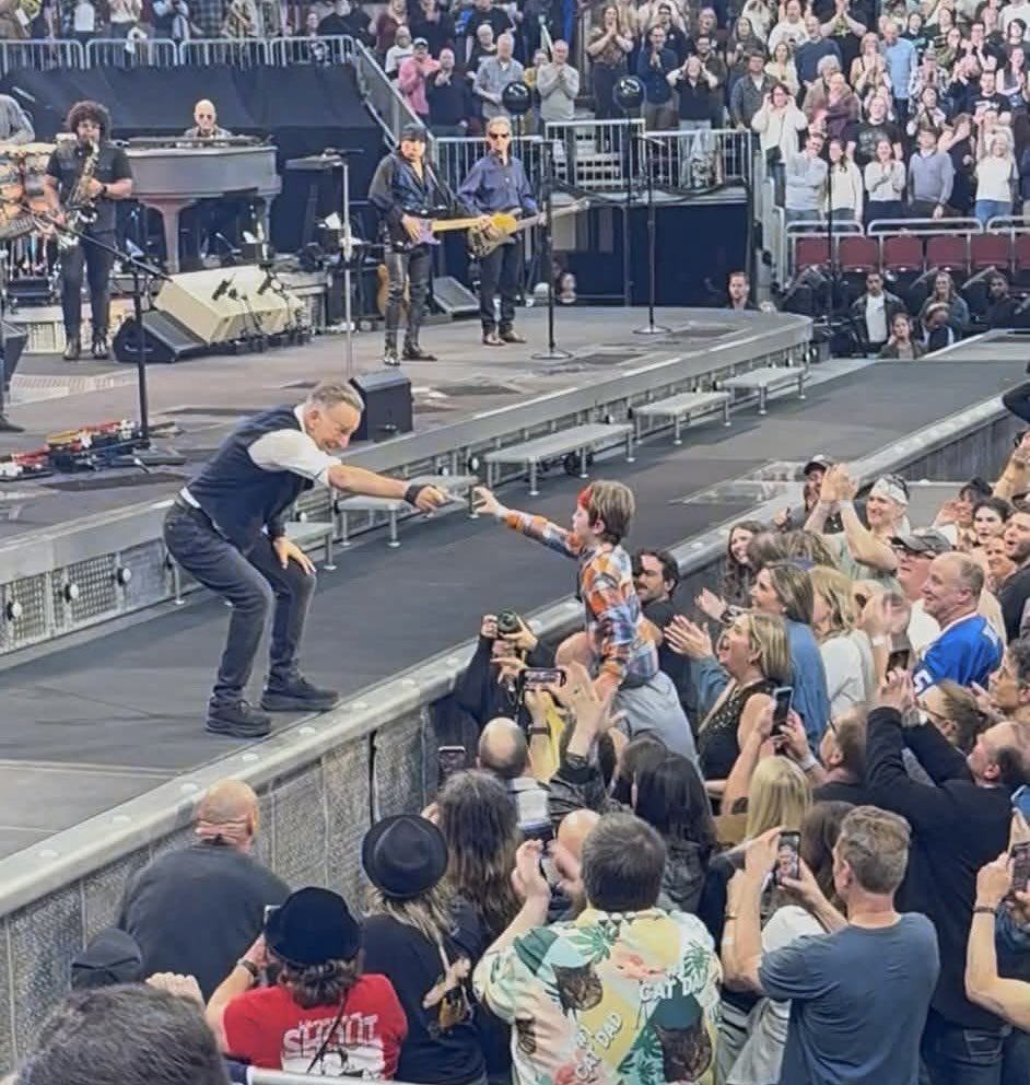SpringNuts_'s tweet image. Love this shot from @springsteen show the other night 😊 #springsteen