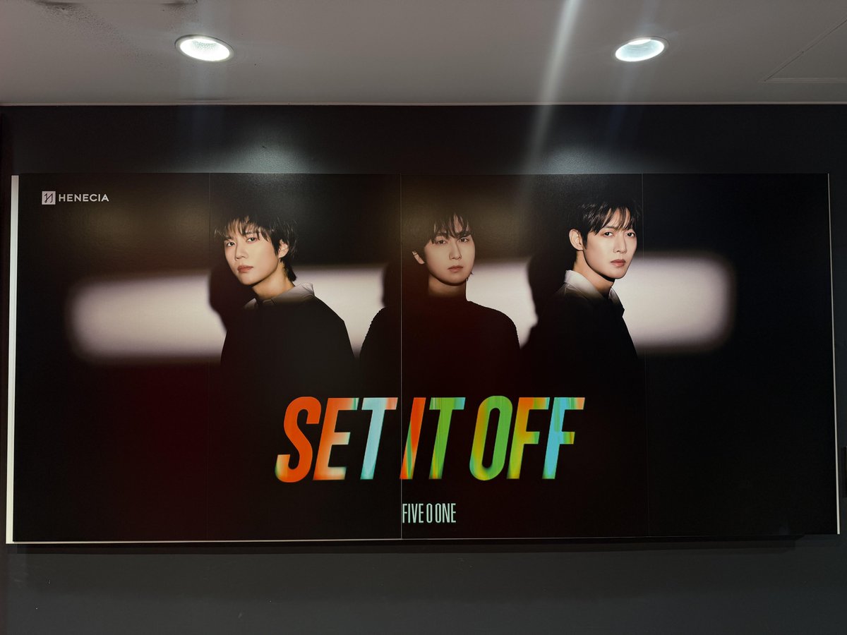 タワ渋kpop】 FIVE O ONE『Set It Off』 5Fエレベーターホールにて