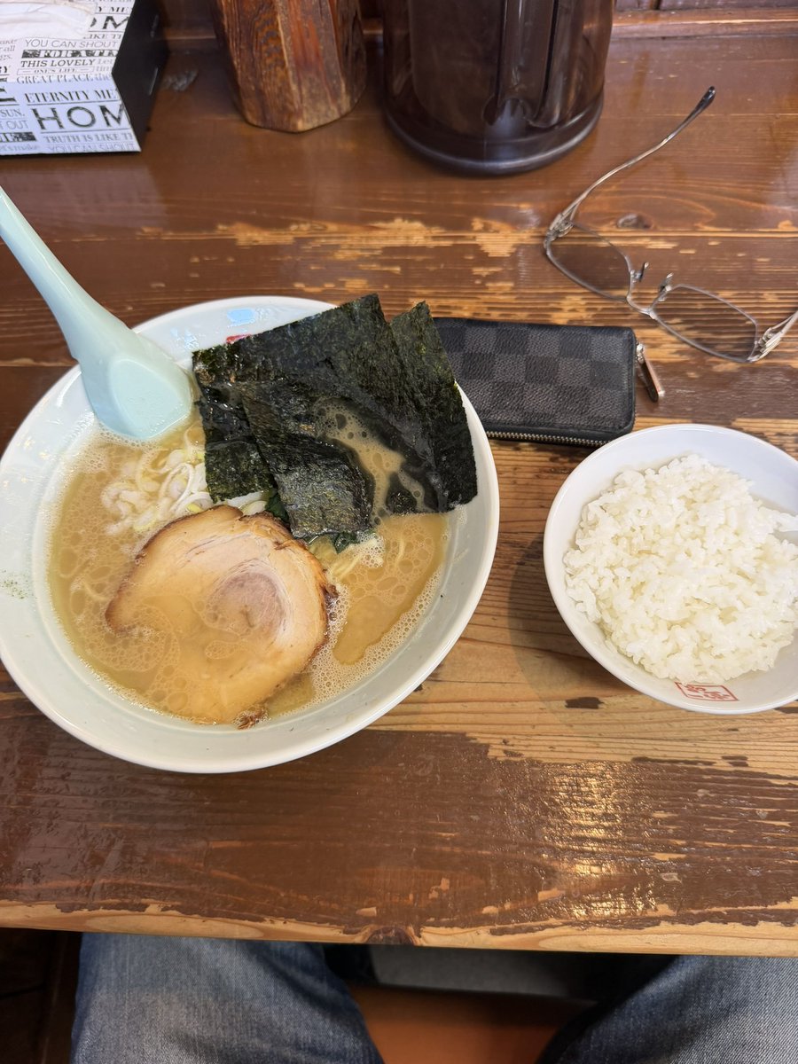 GS28541348's tweet photo. 今日のお昼は、多賀城の一品堂にて
一品堂ラーメン細麺➕ライス🍚
美味かったわ。 https://t.co/QfOZhXhLgG