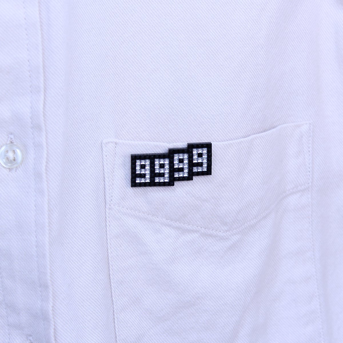 PixmithX's tweet photo. So, I made this "capped damage" pin... but now what? 😆
Does wearing this mean I'm the one taking 9999 damage?
#PixelArt #HandMadePin https://t.co/tPS8F5jvYp