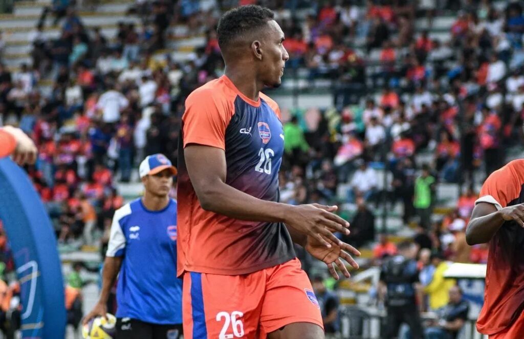 KevinDeNorh's tweet image. Panamá 🇵🇦 es un país privilegiado.
Tenemos a varios legionarios siendo titulares e importantes en #UEFA, #Conmebol, @Sudamericana y @Libertadores .
Y aun escuchamos a algunos pidiendo a la selección a jugadores que están en Costa Rica 🇨🇷 y en la @LPFpanama . 
¿Cómo es posible? 🤔