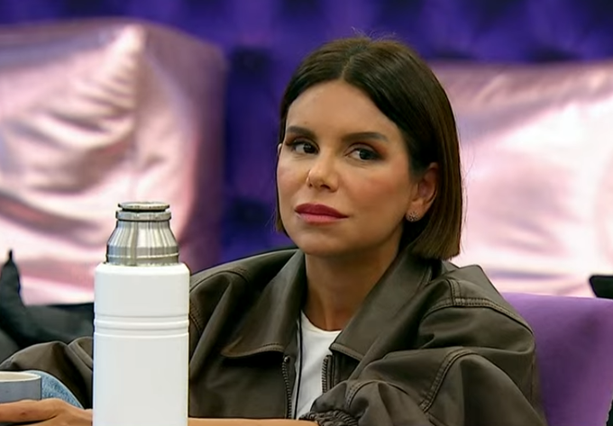Flaca, escribis libros de autoayuda y te molesta que alguien este en la misma mesa comiendo con vos? Paso furia y dijo no da
#GranHermano #GeneracionDorada