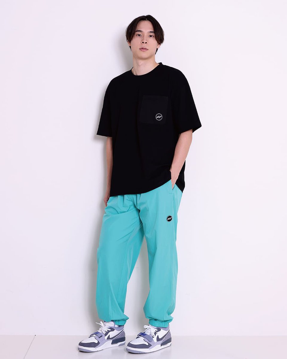 Arch_BAL's tweet photo. lettered logo flexible pants
(black)(gray)(sand beige)(mint)

ストリートスタイルなタッチで描いたサークルロゴのワッペンを、左腿に配置したフレキシブルパンツ。

https://t.co/AjYAa1MDSG

#arch_bal #ARCH_BALLER https://t.co/G2Qcsp7i7w