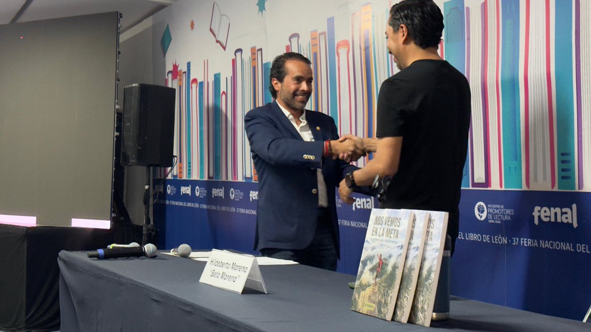 hector_rodvel's tweet photo. Un gusto asistir a la presentación del libro Nos Vemos en la Meta de @betomof en la @FenalMX y compartir unas palabras sobre una pasión que nos une: correr. Disciplina, constancia y pasión por llegar siempre más lejos.

¡Enhorabuena!

#NosVemosEnLaMeta https://t.co/zjdJNXImUu