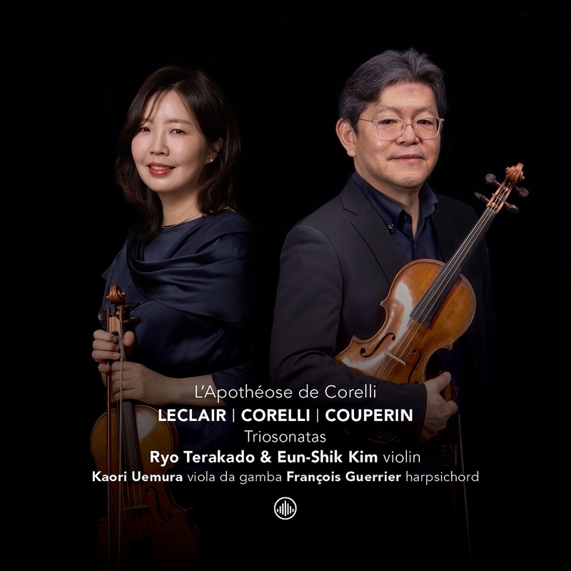 17世紀末から18世紀最初の四半世紀、全欧を席巻したコレッリ(1653-1713)の音楽は、誇り高き仏音楽人たちをも魅了... かのクープラン(1668-1733)も、伊式と仏流を結ぼうといろいろ試行錯誤... いや、コレッリの影響の大きさを思い知る。というあたりをさくっとまとめた"L’Apothéose de Corelli"、イイ。