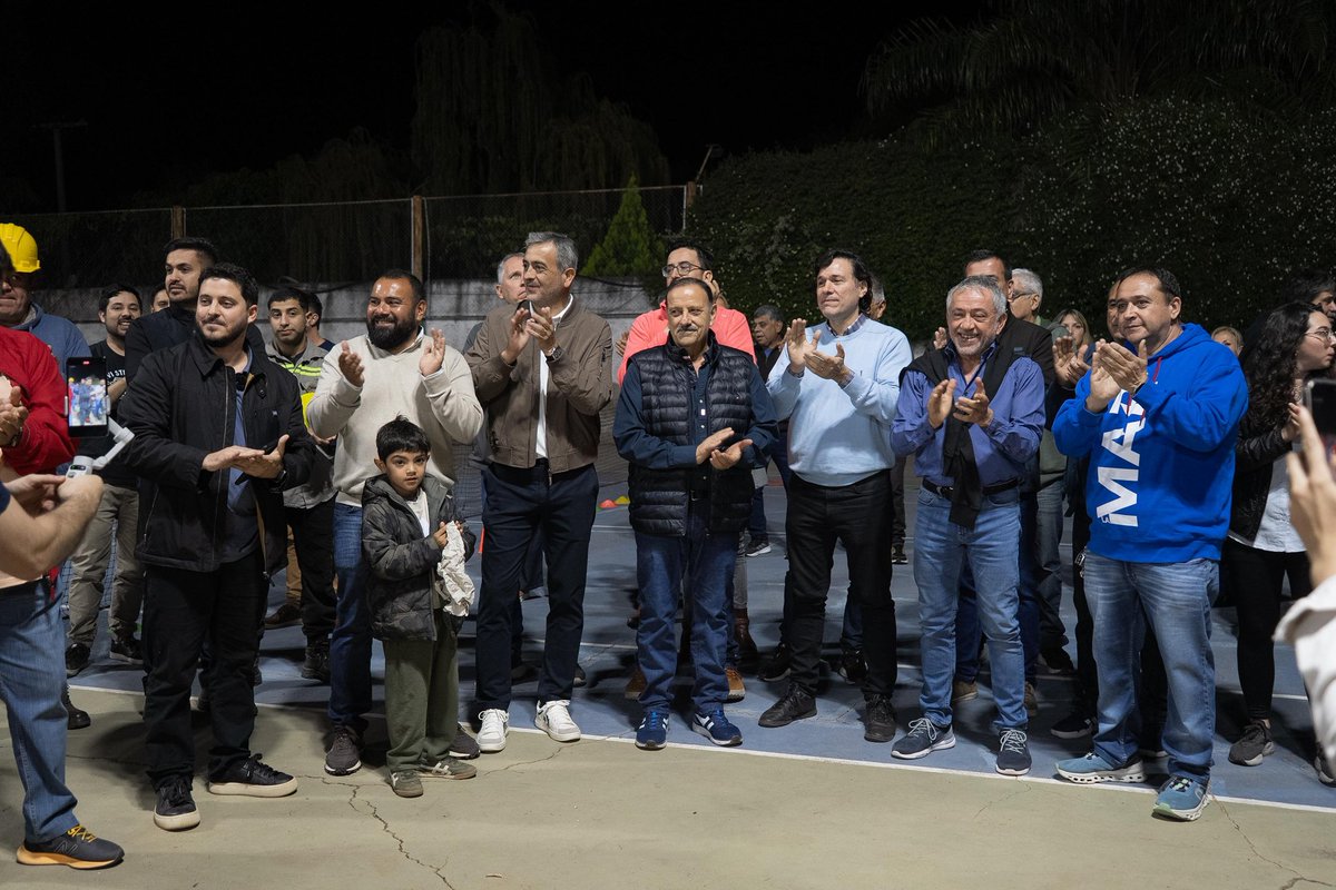 QuintelaRicardo's tweet photo. El Lawn Tennis Club ya cuenta con nueva iluminación en todo el predio.
Dejamos en funcionamiento la obra en sus 6 canchas de tenis, con la instalación de 24 reflectores deportivos LED de 300 watts que mejoran las condiciones para que las y los deportistas riojanos puedan entrenar, mejorar su rendimiento y disfrutar del deporte.
Invertimos en infraestructura deportiva para que más riojanos y riojanas puedan acceder a estos espacios y para que La Rioja continúe creciendo con más oportunidades.