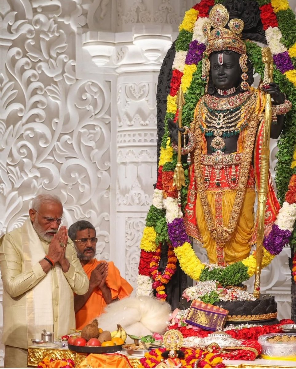 KrChoud42412520's tweet photo. जय श्री राम
जय श्री महाँकाल
मंज़र धुंधला हो सकता है, मंज़िल नहीं..!
दौर बुरा हो सकता है, ज़िंदगी नहीं..
छल में बेशक बल है 
लेकिन प्रेम में आज भी हल है..।
सुप्रभात मित्रों 
#जय_श्रीराम https://t.co/a3RALCWnr2