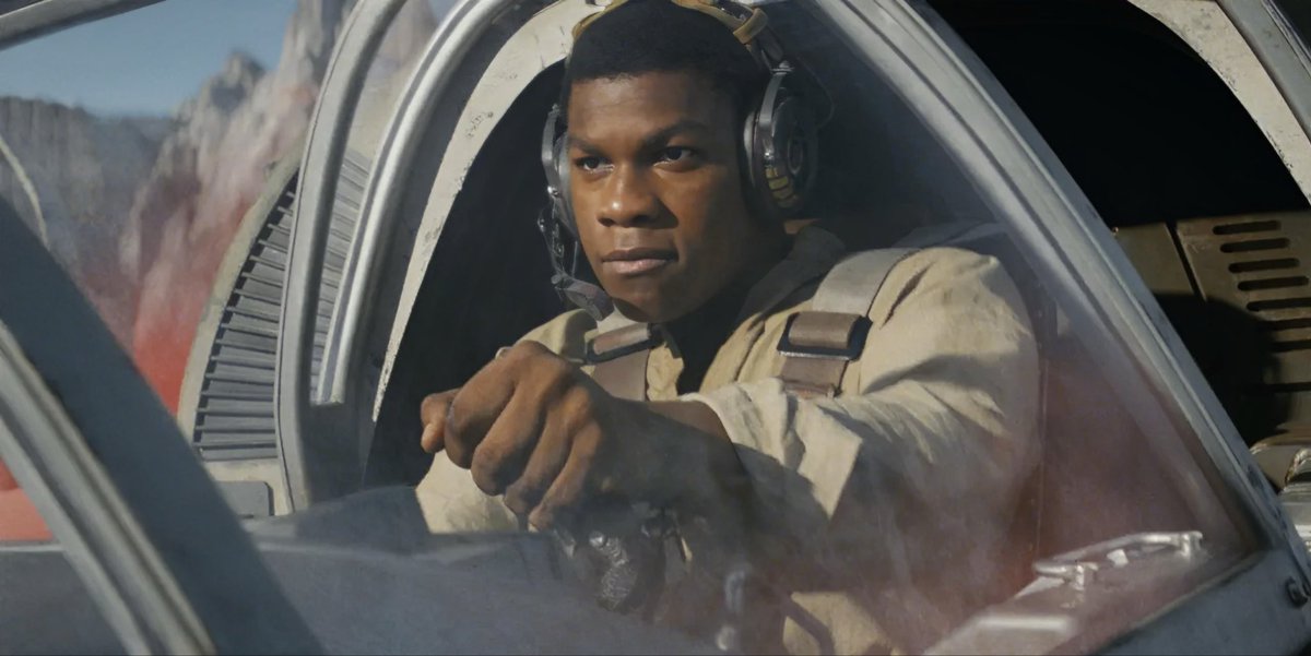 QuiGonJenna's tweet photo. Battle of Crait ⚔️ https://t.co/1SRysZpelZ