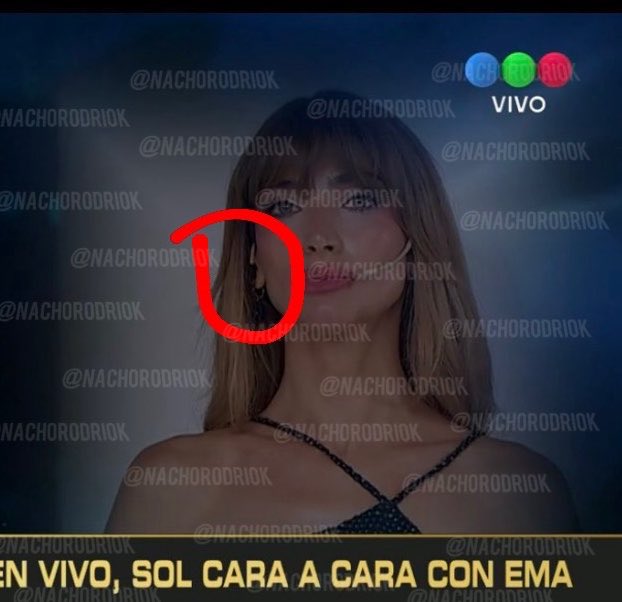 Otra imagen de Sol con cucaracha, guionada por Borillo en el DAR….

#GranArmado #GranHermano