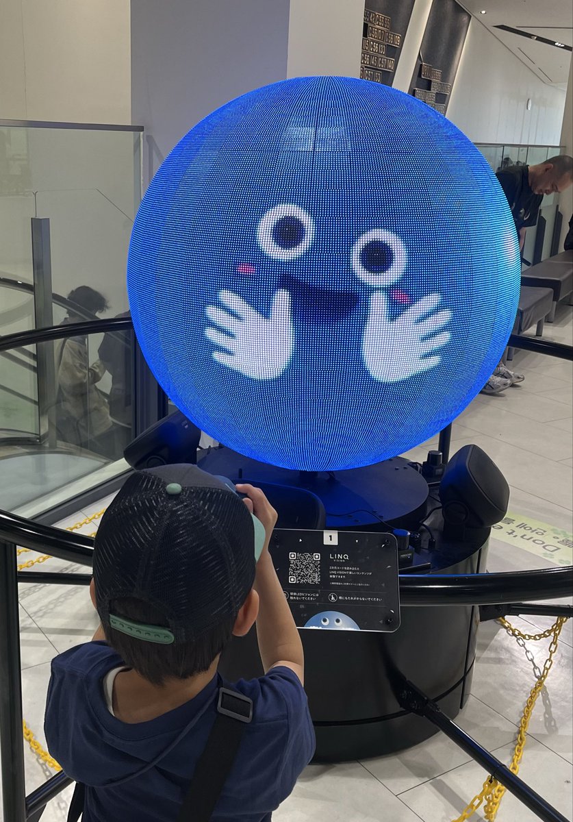 legovino's tweet photo. 感動の再会っ!!!!
Qちゃんっ!!!!!!
あんた万博の後は京都鉄道博物館おったんかぁーーっ!!!!
全然知らずやったから息子大はしゃぎ😊
#LINQVISION https://t.co/LPitPy227B