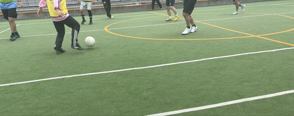 今週2回目のフットサル
体がついていかない…