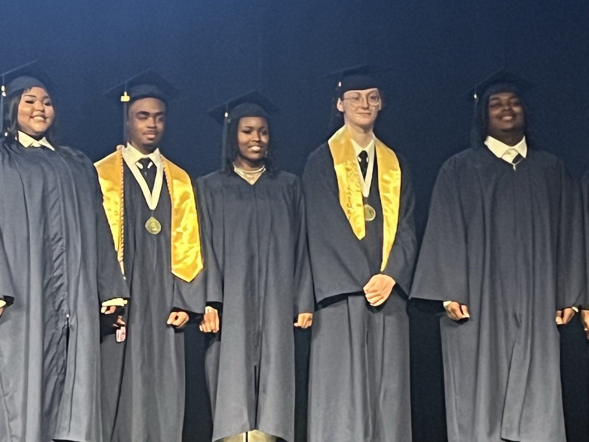 001DotCom's tweet photo. My Baby Graduated 🎓👩🏾‍🎓❤️ https://t.co/vx2eUViC8Q