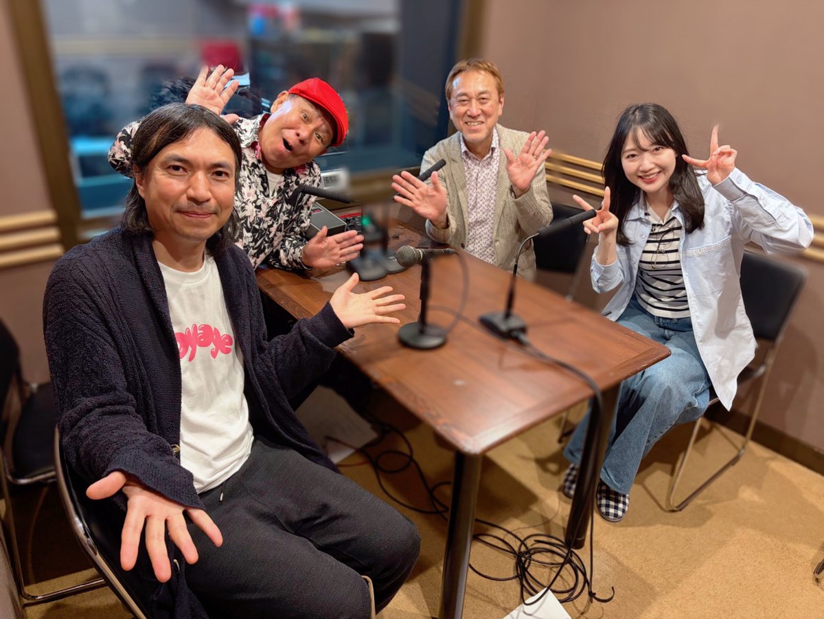 AyanO_N1shikawA's tweet image. 「ぶっちゃけ！ブラザーズ」
今日は放送時間が変わります📻
5/6(水)12:00～
ゲスト #ふかわりょう さん
学生時代から振り返ります🕺🕺
シュールの貴公子〜テレビ出演〜MCの立場〜立ち返ってネタ磨きという変遷

昨今の大学お笑いブームについての見解も…！

#Podcast 🎧🎧
#Bブラ #加美町  #tbcradio