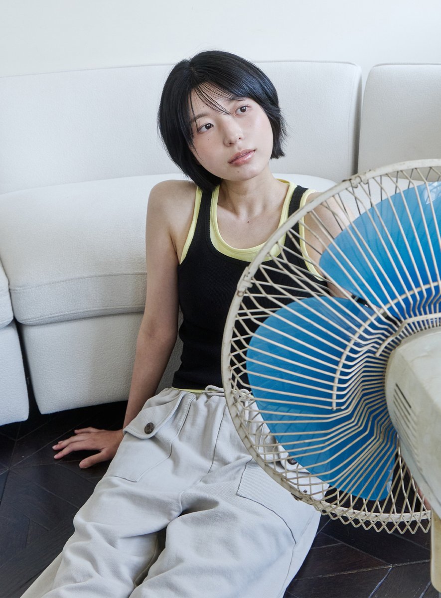 DANDELKR's tweet photo. [Dandel 26SS : Carefree Summer]

자유로움이 번지는 여름,
한 공간에 머물며 각자의 결대로 시간을 보내요.

특별한 건 없지만 괜히 기분 좋은 순간들..
자연스러운 여름의 무드를 느껴보세요. 🌿 https://t.co/xiQkbuLREJ