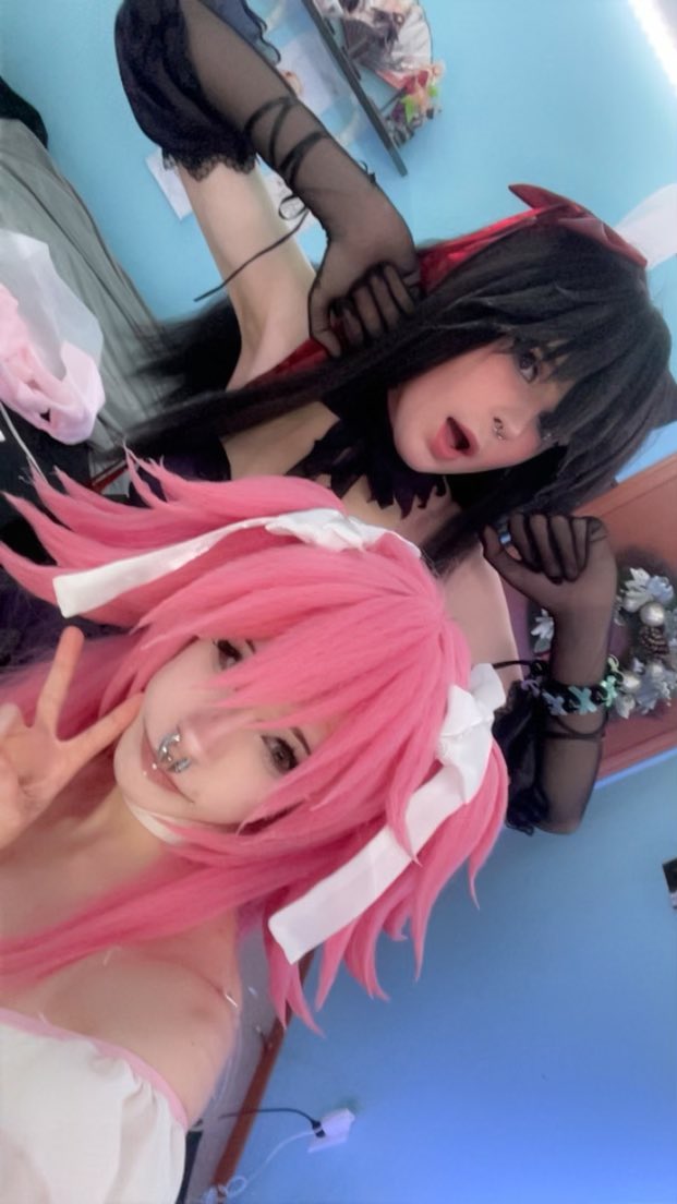 sakuyaacos's tweet photo. homura &amp; madoka!! #cosplay #madoka #homura https://t.co/0K5Jj9NtxL